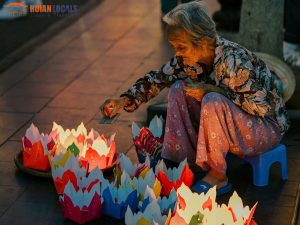 Hoi An By Night Walking Tour-Hoi An Locals