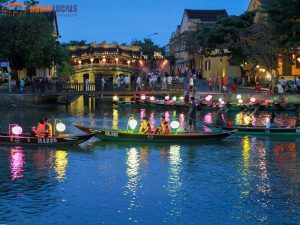 Hoi An Night Walking Tour-Hoi An Locals