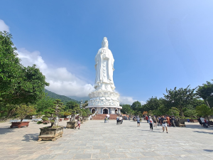 Luxury Car Hoi An Da Nang Airport-Hoian Locals