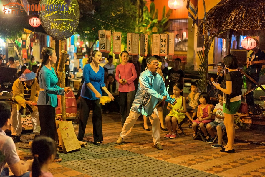 Hoi An Vietnam Lantern Festival-Hoian Locals Travel