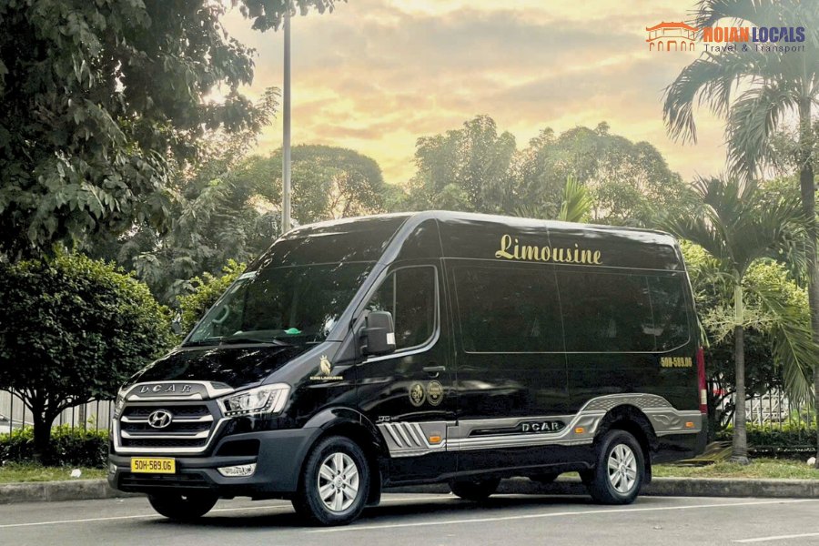 Da Nang To Lao Bao Border By Limousine - Hoi An Locals