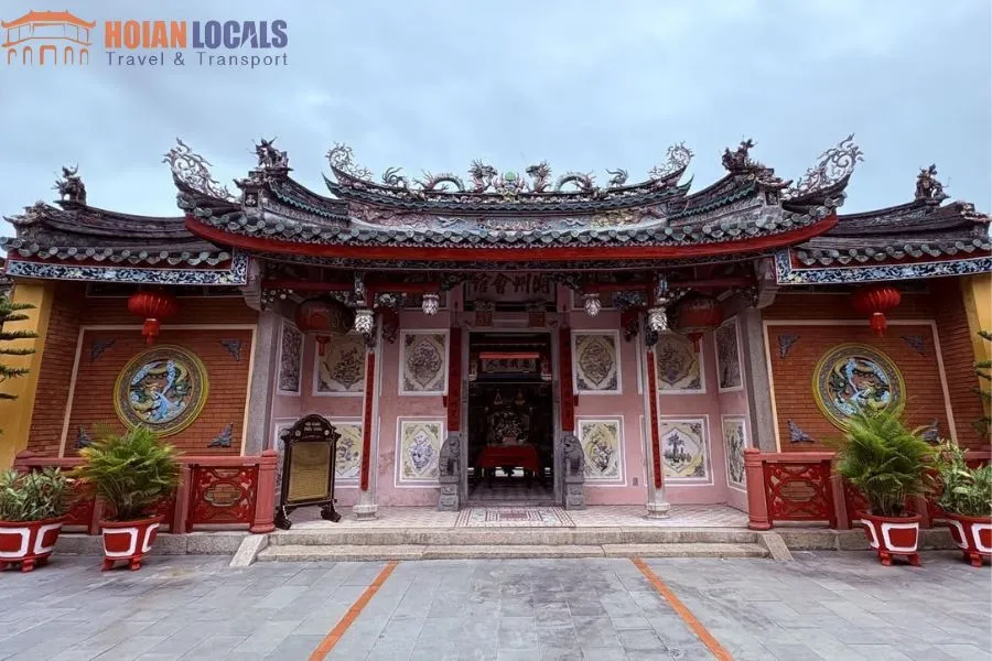 Cantonese Assembly Hall—Hoi An Locals